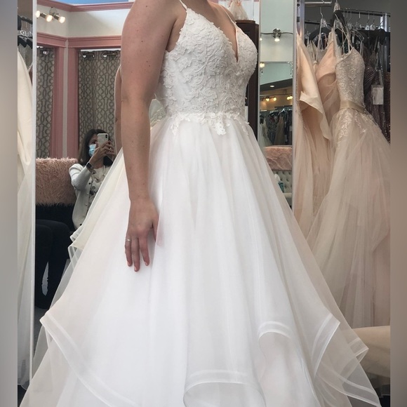 Mikaella Wedding Dress - Picture 7 of 9